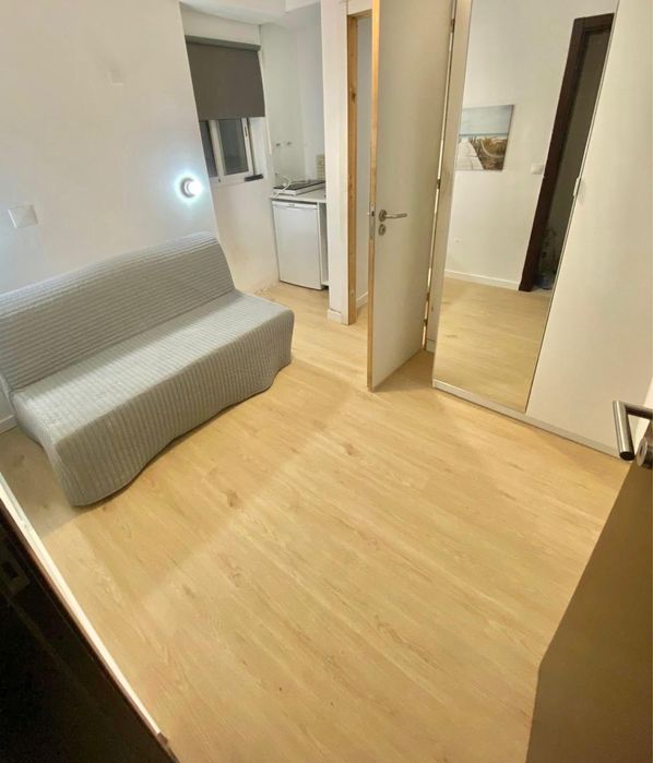 Espaço independente, cozinha e wc