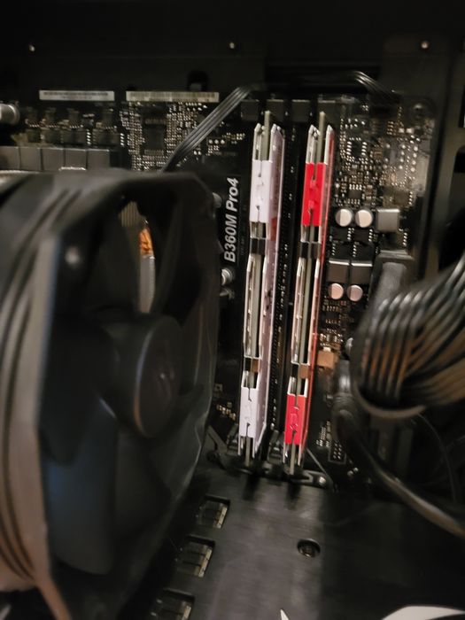 PC i5-8400 GTX 1080 8 GB RAM 2x 8 GB