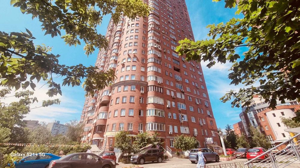 Продам помещение 177 кв.м. на ул.Анні Ахматовой 13,Позняки