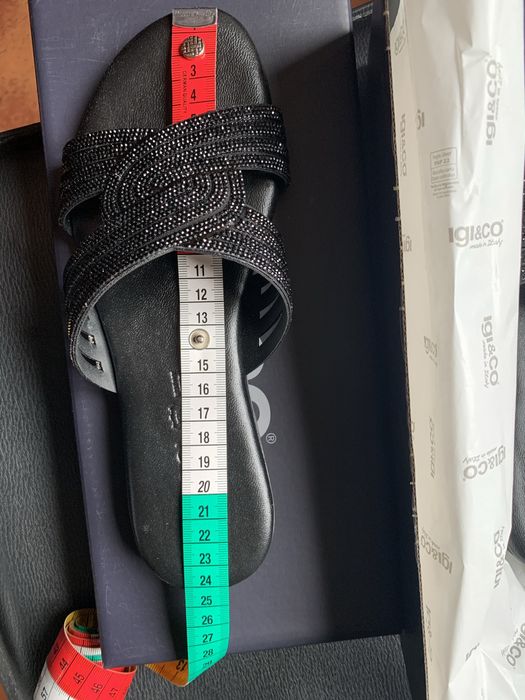 Skórzane, błyszczace klapki IGI&CO rozmiar 37