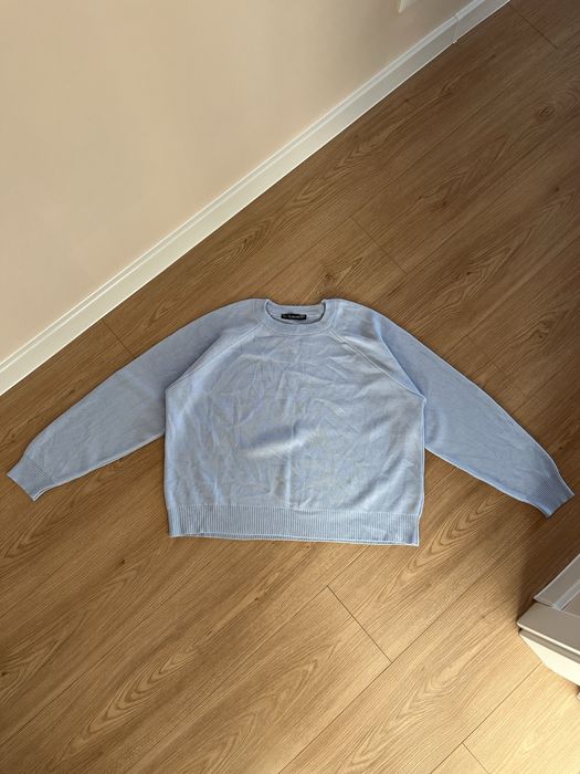 Niebieski sweter