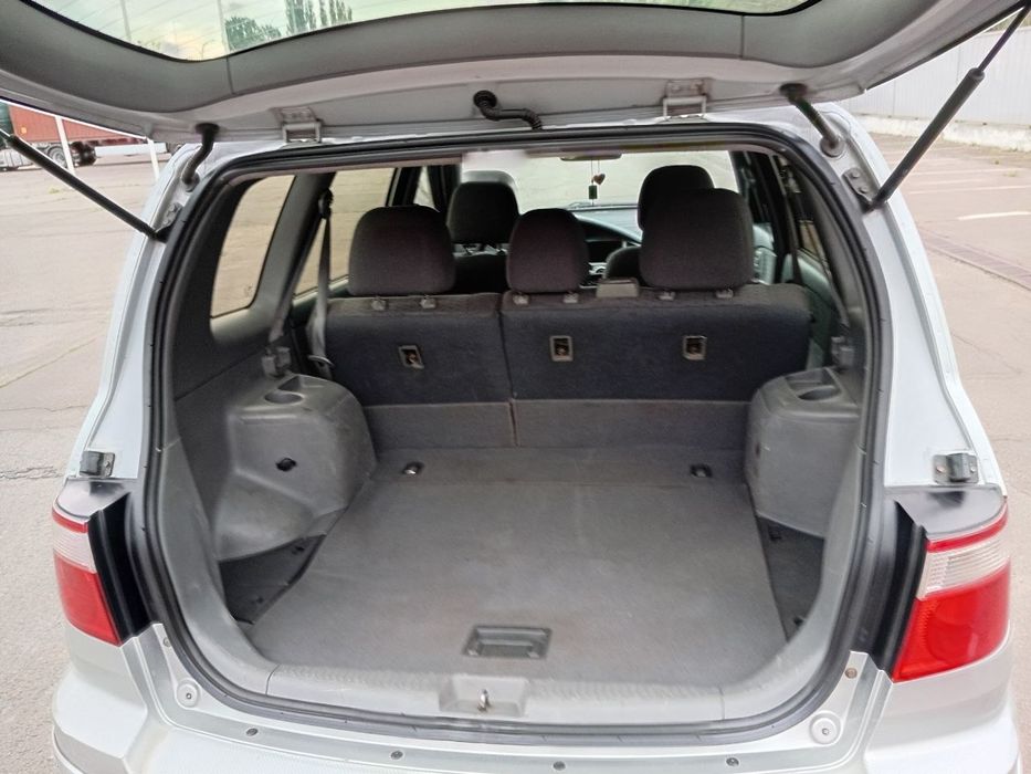Автомобиль KIA carens
