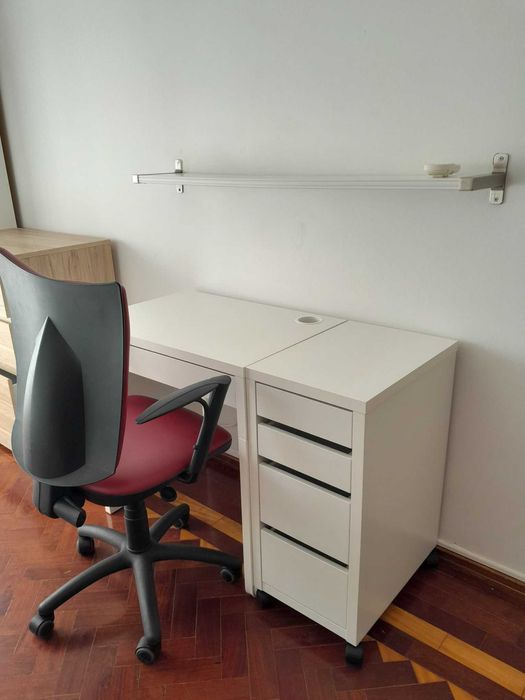 Quarto em rua do Vale de Santo António 143