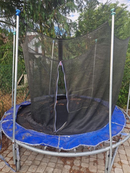 Oddam dużą trampolinę