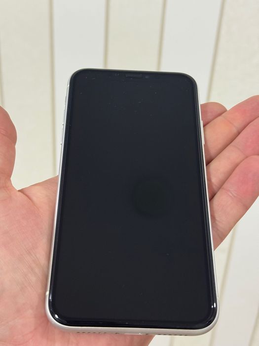 iPhone XR телефон