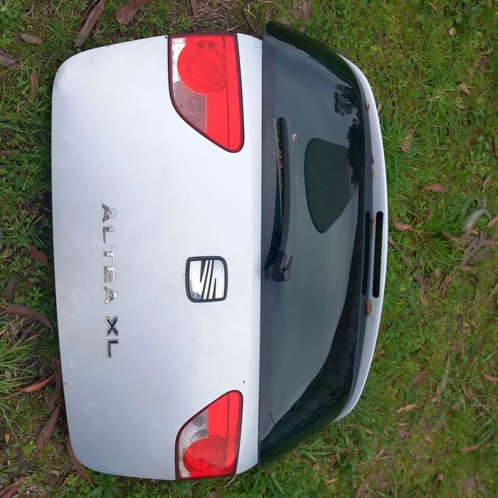 Mala seat altea xl ( FALTA FAROLIM LADO PASSAGEIRO )
