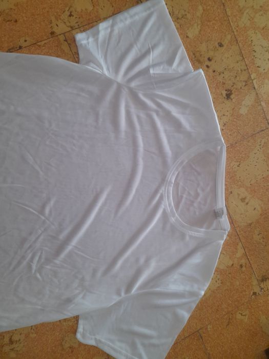 9 T-shirts técnicas brancas