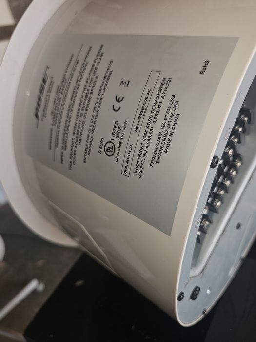 Sistema de Som Bose FreeSpace 3 Series II (Subwoofer + 4 Colunas)