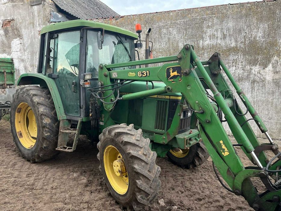 Ciągnik JOHN DEERE 6100