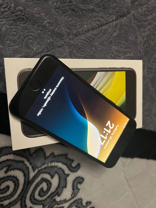 Продам IPhone SE 2