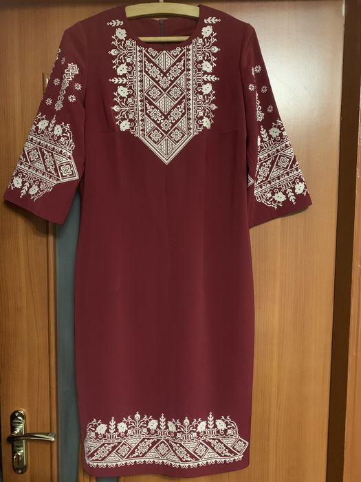 Сукня в украінському стилі