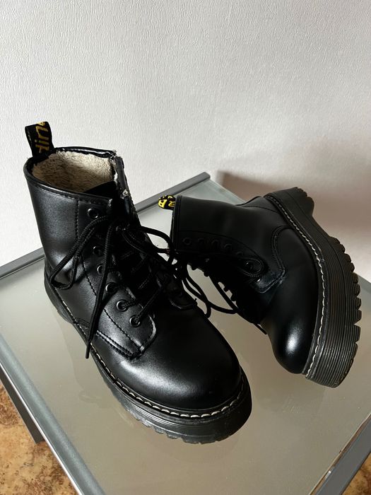 Зимові базові чорні черевики-берці в стилі Martens тракторна підошва