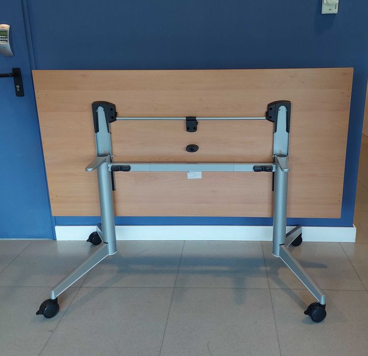 Secretária / Mesa dobrável Steelcase 180 x 80 x 73cm Oportunidade - Fácil arrumação