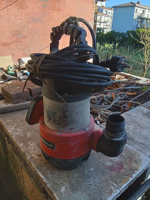 Bomba de água, para remoção de águas limpas os sujas.