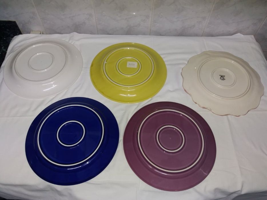 Pratos em cerâmica grandes várias cores - com 31cm de diâmetro