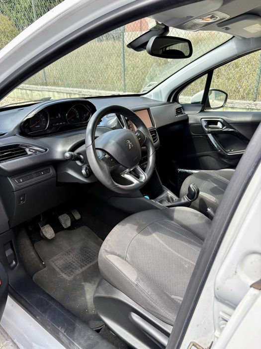 Peugeot 208 — fotografia 7