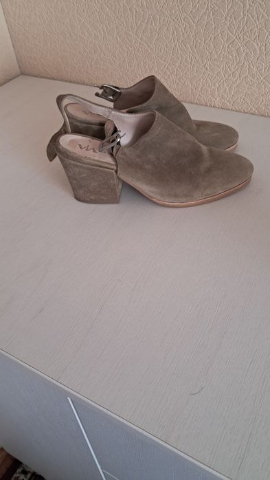 Туфлі на підборах