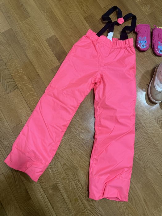 Calças, botas e luvas neve