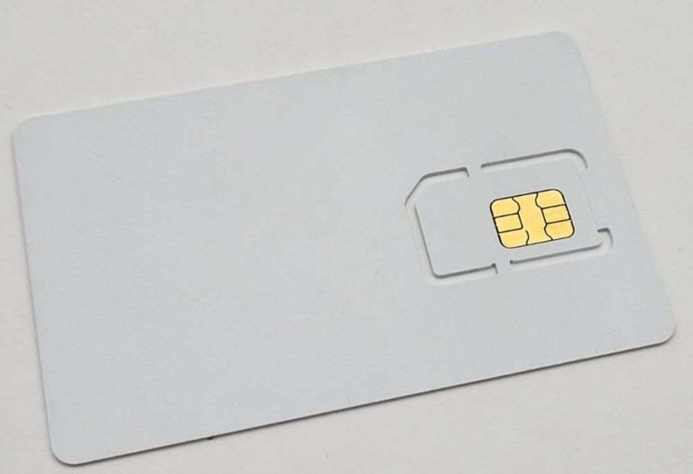 Tesla karta sim internet