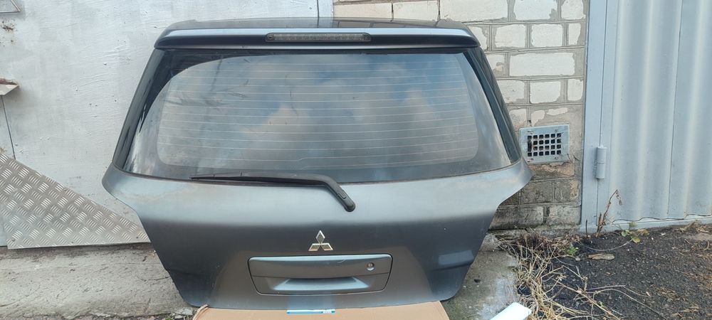 Mitsubishi Outlander 1 покрління