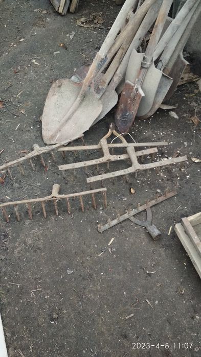 Лопати совкові граблі