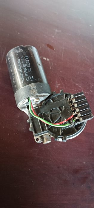 Електродвигун трапеції двірників ауді А6 С4