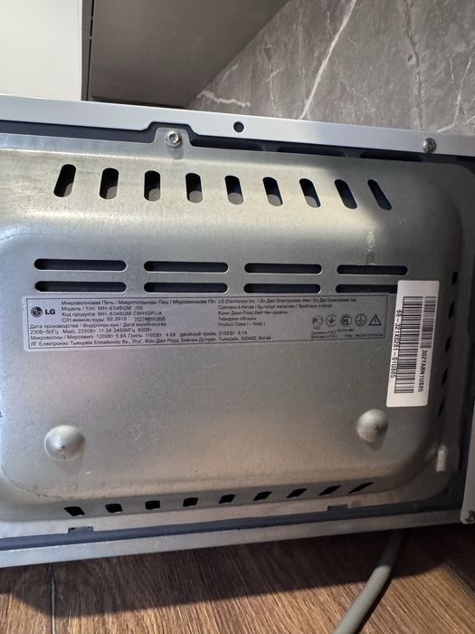 Продам мікрохвильову піч LG MH-6346QM