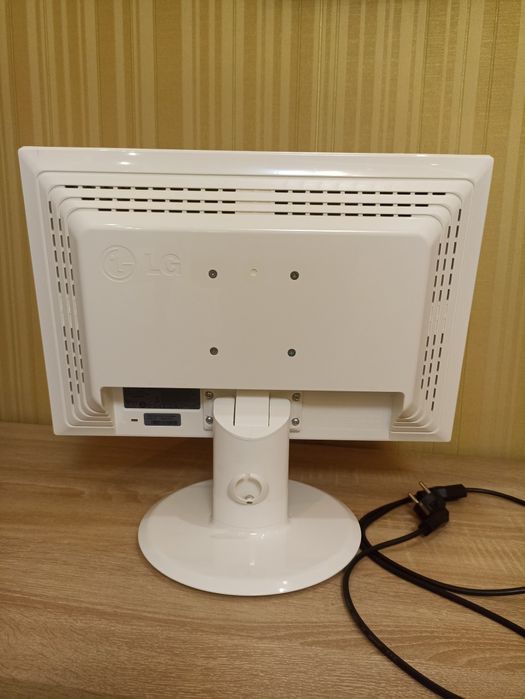 Продам монитор в шикарном состоянии