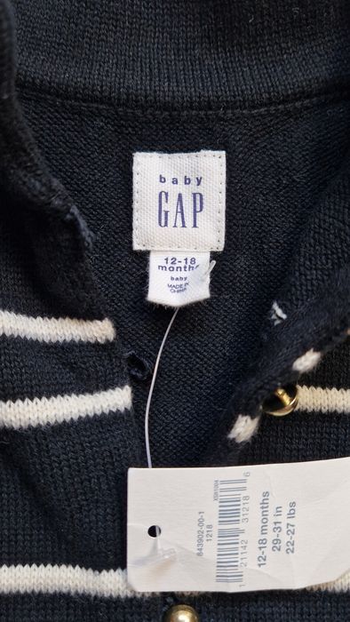 Elegancki sweterek Gap z białymi ornamentami
