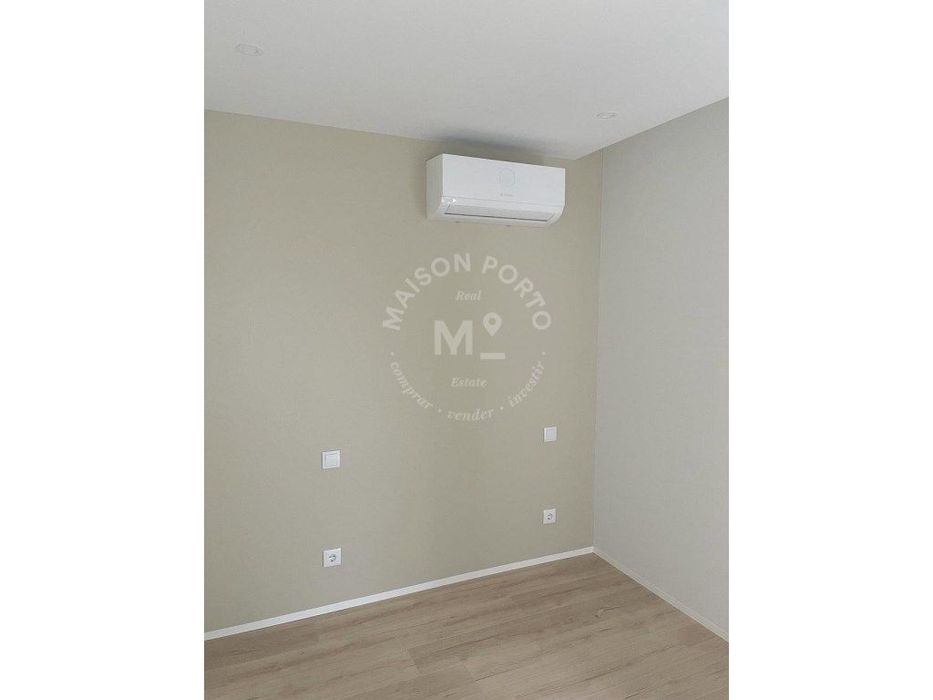 Apartamento T3 com Suite, Varanda com churrasqueira e Box de Garage...