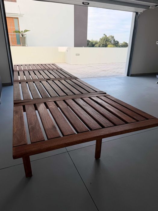 Mesa de jardim em madeira