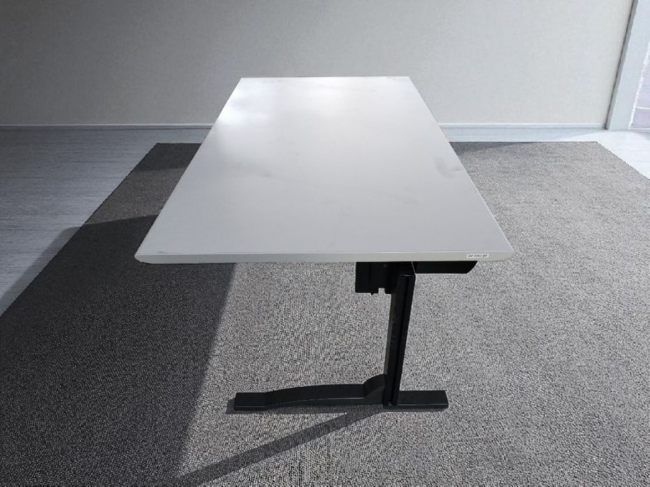 Biurko regulowane Elan 160x60 oraz 160x90