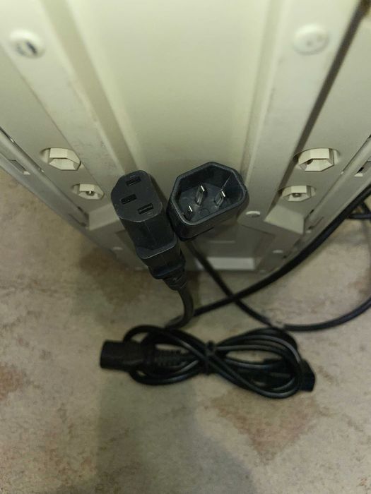 Источник бесперебойного питания ИБП UPS SP VT1000i в рабочем состоянии