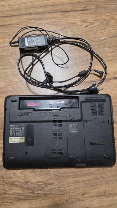 Ноутбук eMachines E725 в робочому стані