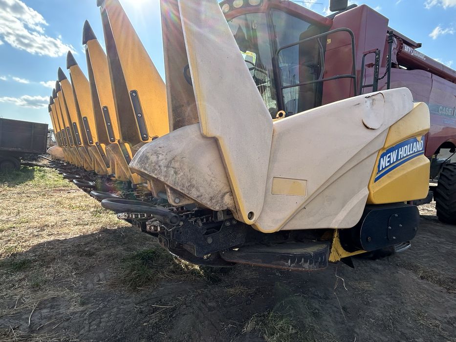 Продам жатку кукурудзяну new holland case