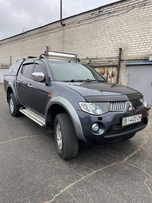 mitsubishi l200.