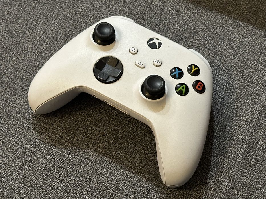 Pad Xbox Series X, dryfujace analogi