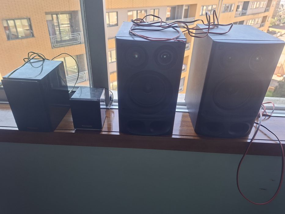 Colunas Sony e Panasonic