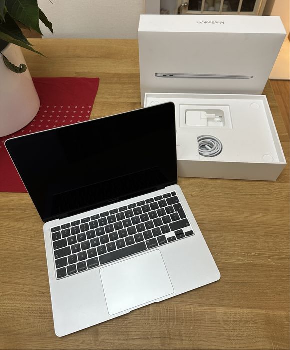 MacBook Air 13” 2020 i5/8GB/512GB Retina + pudełko + ładowarka