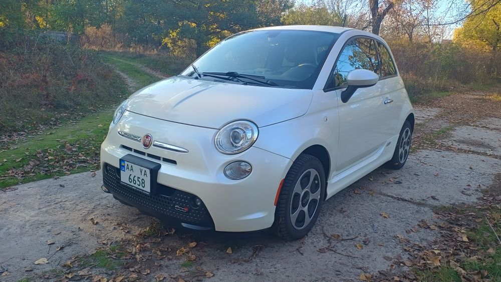 Автомобіль Fiat 500e