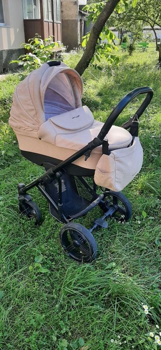 Дитяча коляска 2 в 1 в ідеальному стані.Ціна 3 500 грн.