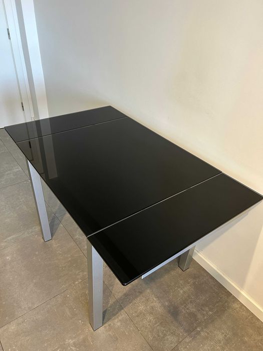 Mesa extensível em vidro preto