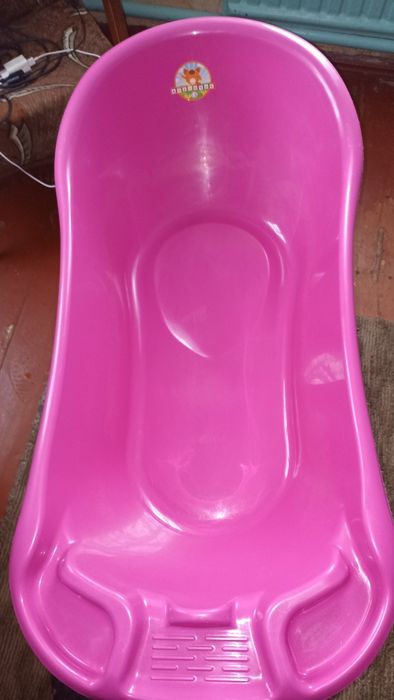 Дитяча ванночка для купання.