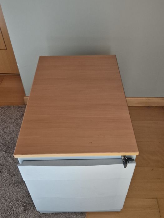 Bloco de gavetas para secretária