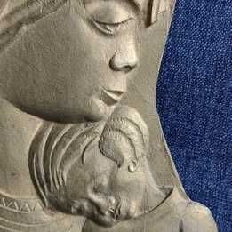 Baixo relevo, Mãe e filho, Amor de mãe, latão