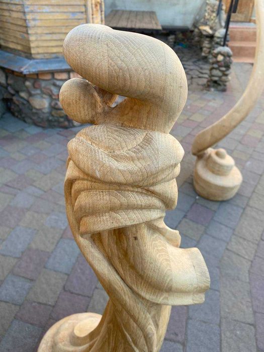 різьблений дубовий стовп до перил