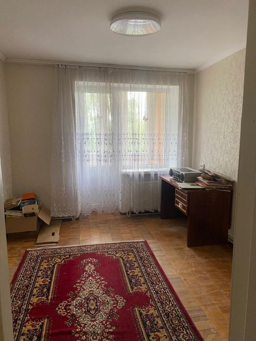 Продам три кімнатну квартиру. Район військового містечка.Підходить під державні програми