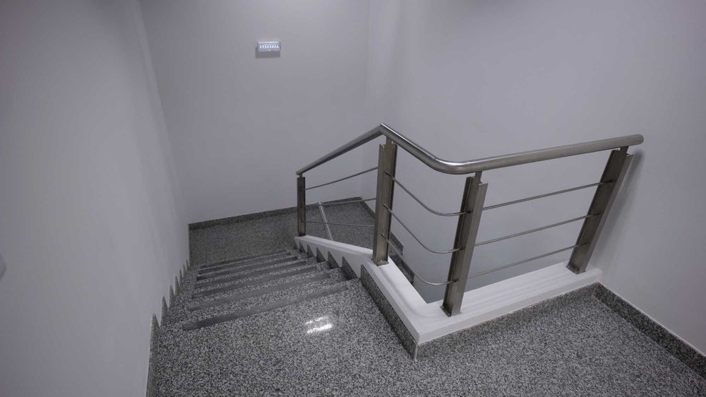 Quarto com varanda e wc privado - casa nova renovada