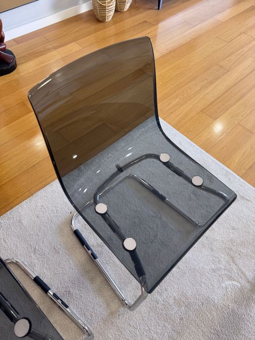 Mesa extensível e 4 cadeiras - Conjunto jantar