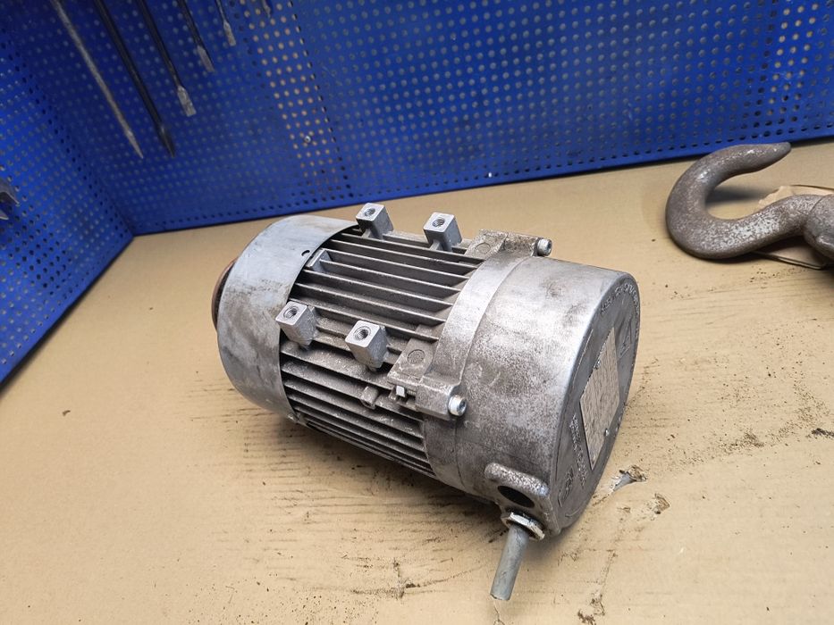 Silnik 0,75kW 1440/mm elektryczny motor 230/400